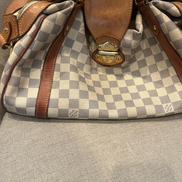 Louis Vuitton Tan and Brown Shoulder Bag with Iconic Design - Picture 2 of 9